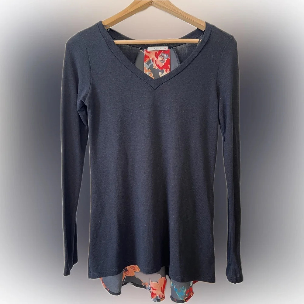 Le Lis Solid Black Front and Floral Back V Neck lightweight sweater Size XS